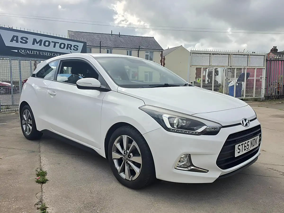 Used 2015 Hyundai I20 Blue Drive Se White - Front View