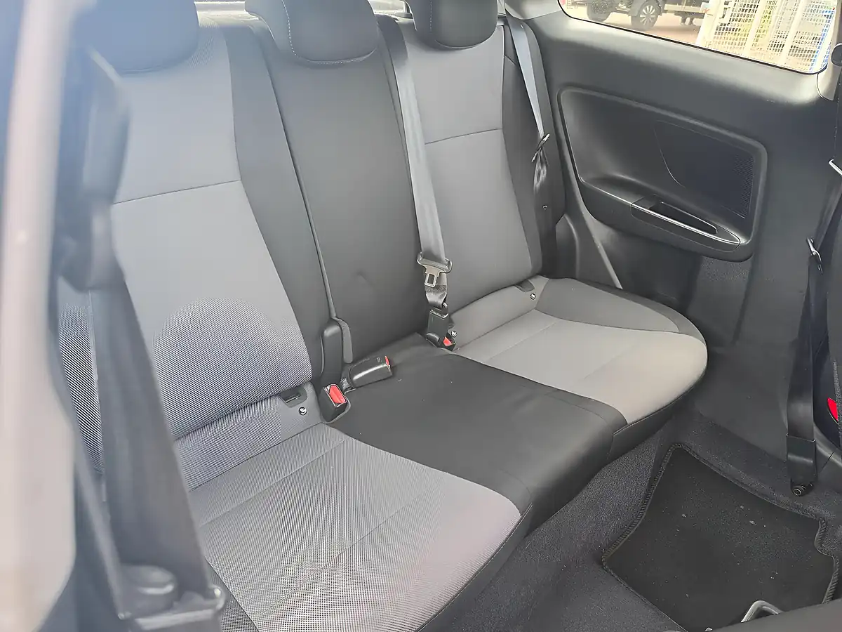 Used 2015 Hyundai I20 Blue Drive Se White - Interior and Exterior details 13