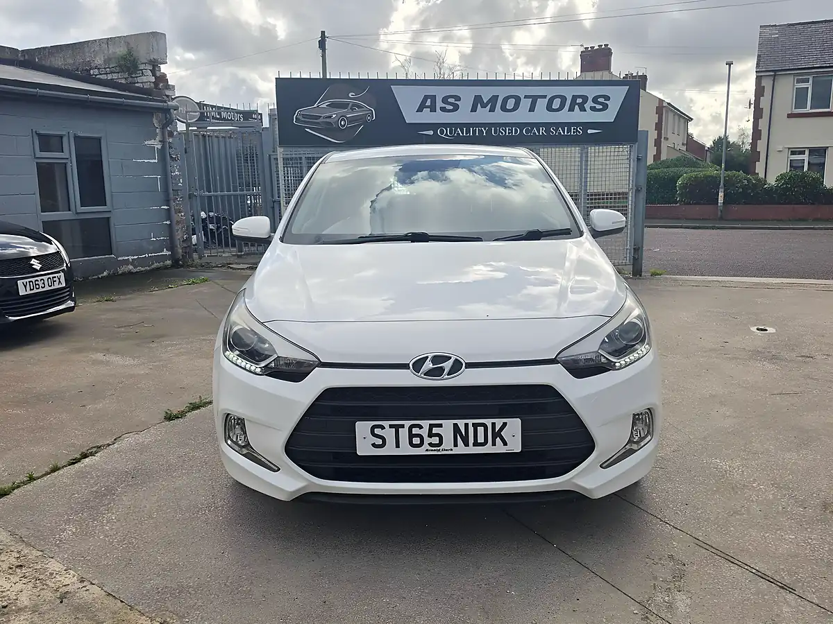Used 2015 Hyundai I20 Blue Drive Se White - Interior and Exterior details 2