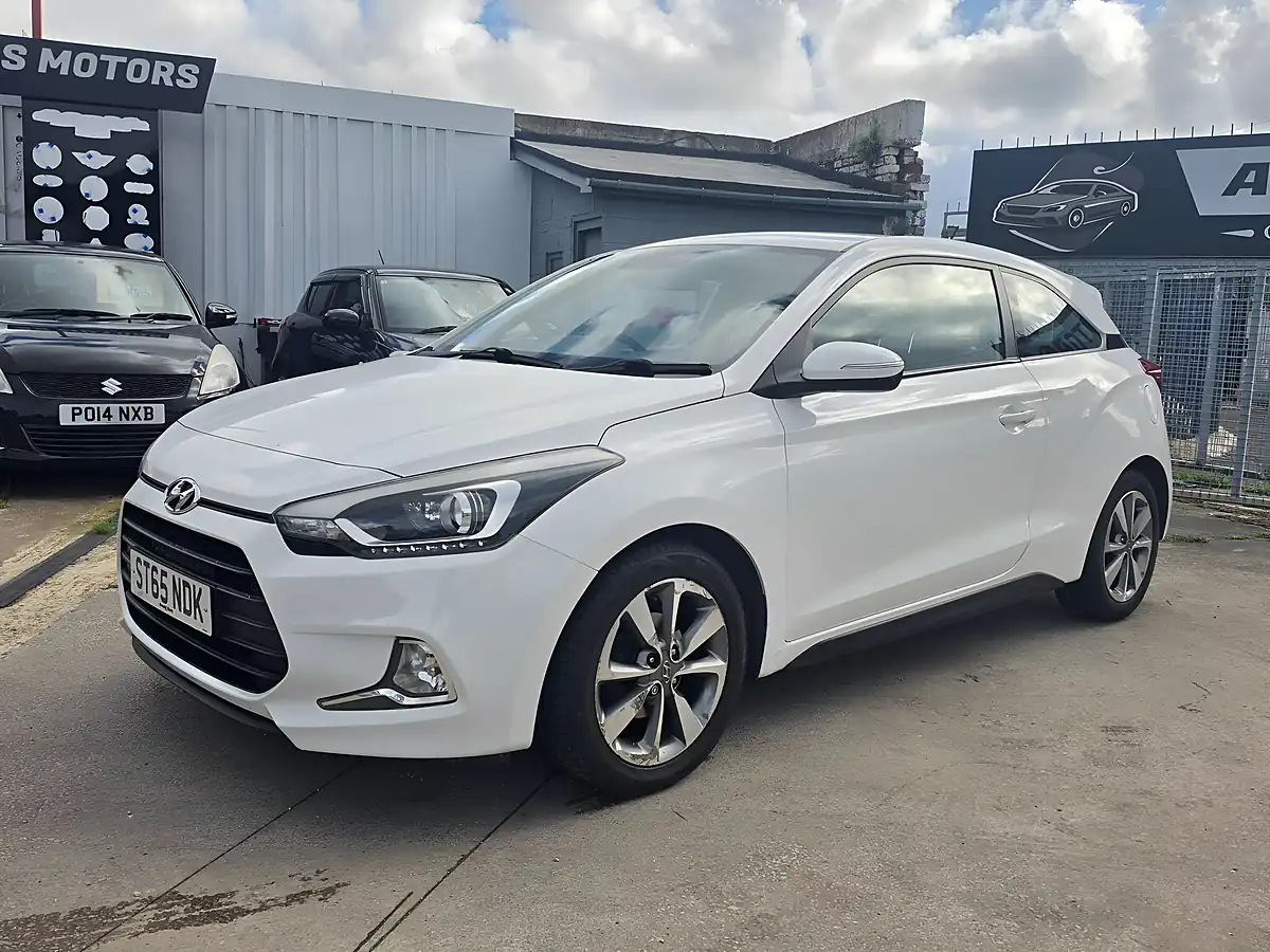 Used 2015 Hyundai I20 Blue Drive Se White - Interior and Exterior details 3