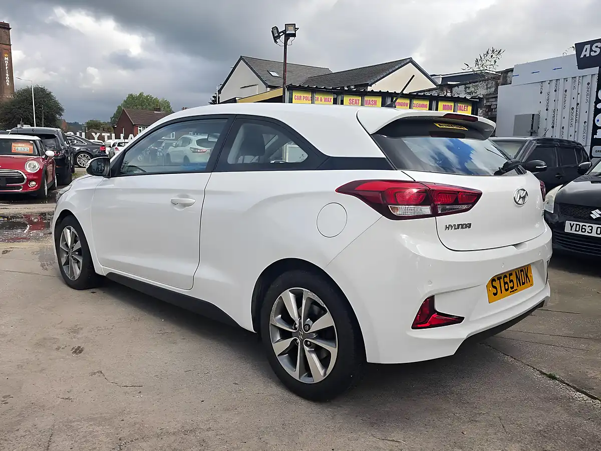 Used 2015 Hyundai I20 Blue Drive Se White - Interior and Exterior details 5