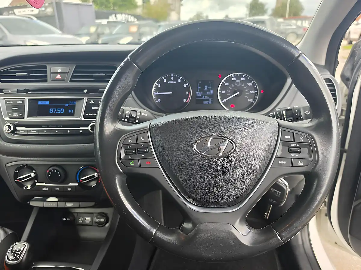 Used 2015 Hyundai I20 Blue Drive Se White - Interior and Exterior details 9