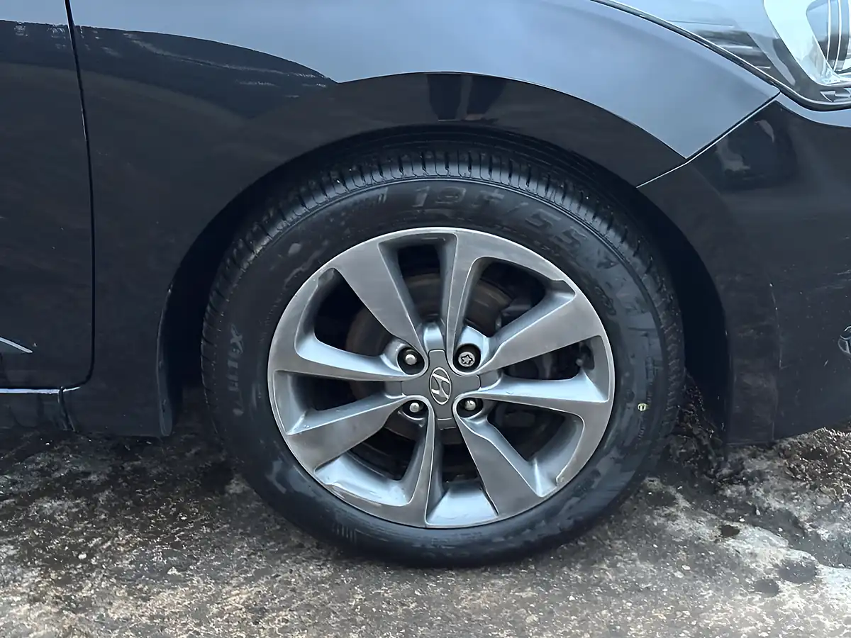 Used 2015 Hyundai i20 Premium Black - Interior and Exterior details 5
