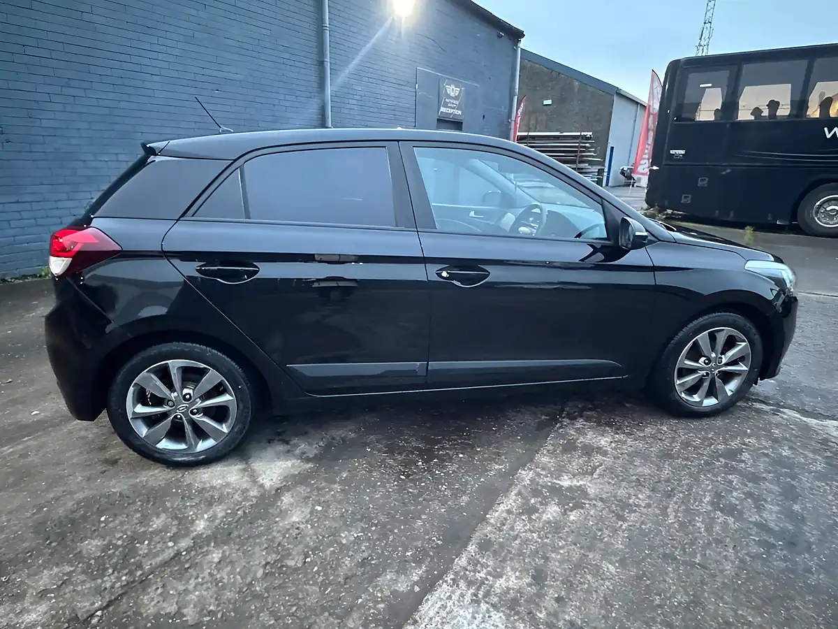 Used 2015 Hyundai i20 Premium Black - Interior and Exterior details 9