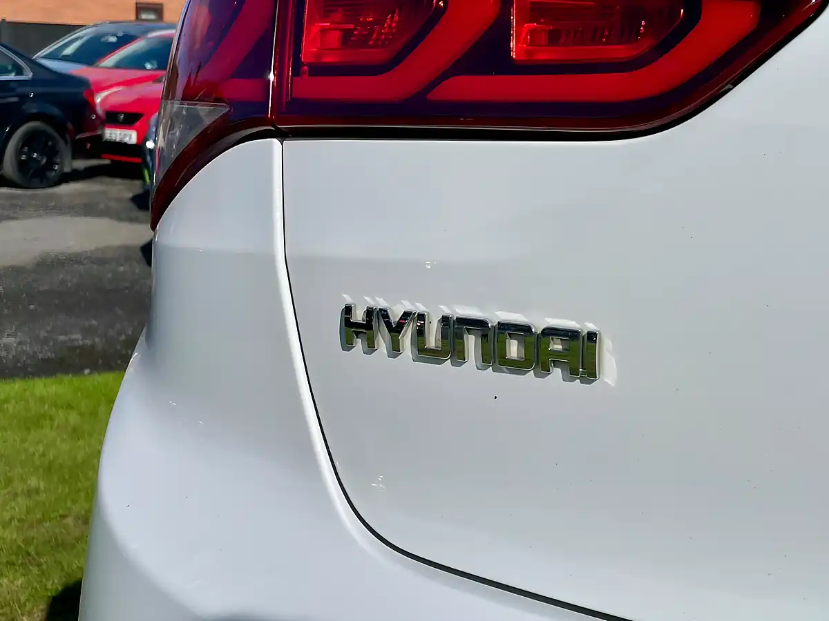 Used 2015 Hyundai i20 Premium Polar White - Interior and Exterior details 12