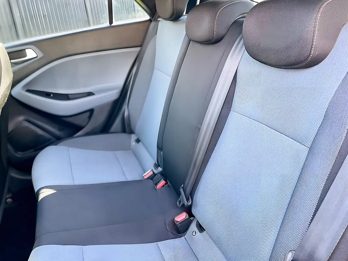 Used 2015 Hyundai i20 Premium Polar White - Interior and Exterior details 14