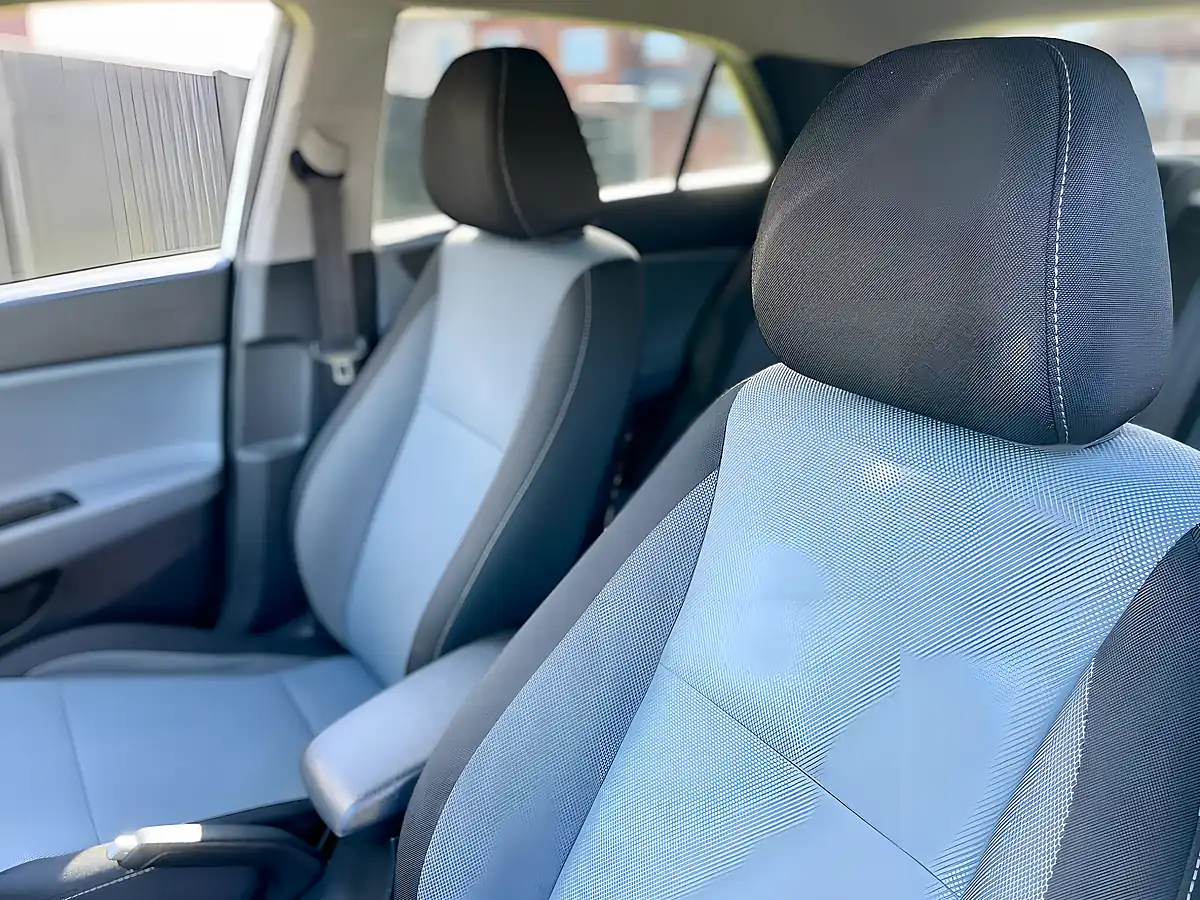 Used 2015 Hyundai i20 Premium Polar White - Interior and Exterior details 19