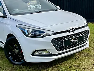 Used 2015 Hyundai i20 Premium Polar White - Interior and Exterior details 3