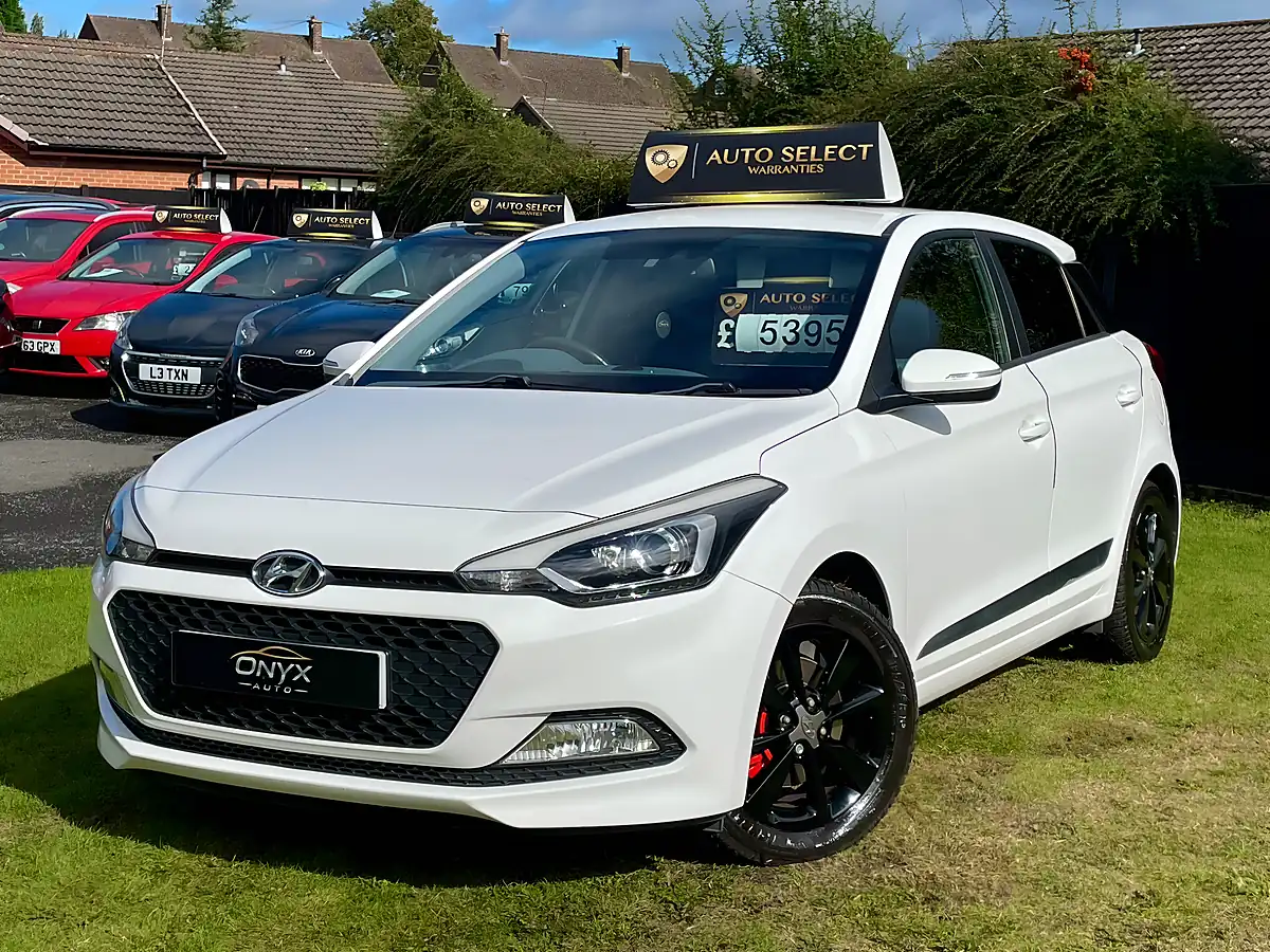 Used 2015 Hyundai i20 Premium Polar White - Interior and Exterior details 5