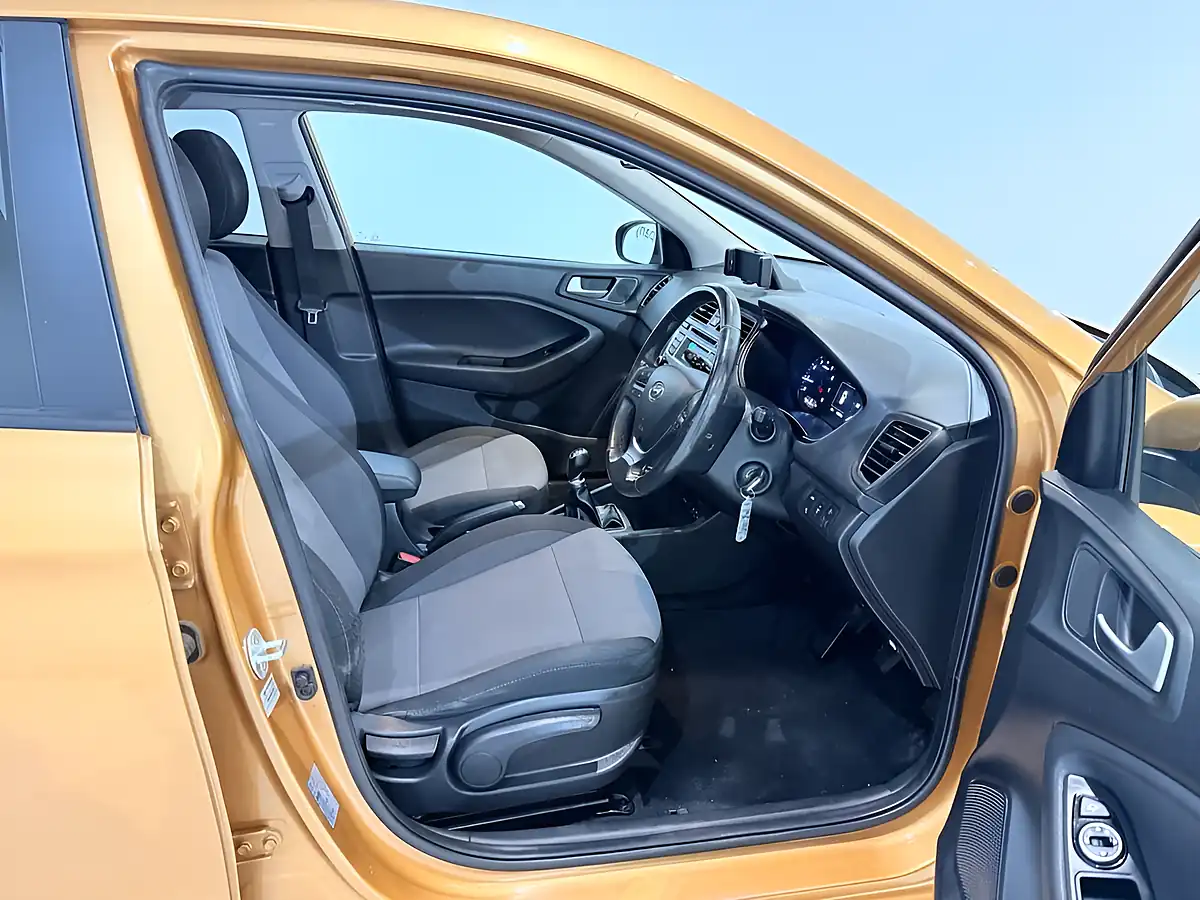 Used 2015 Hyundai I20 Premium Se Orange - Interior and Exterior details 11