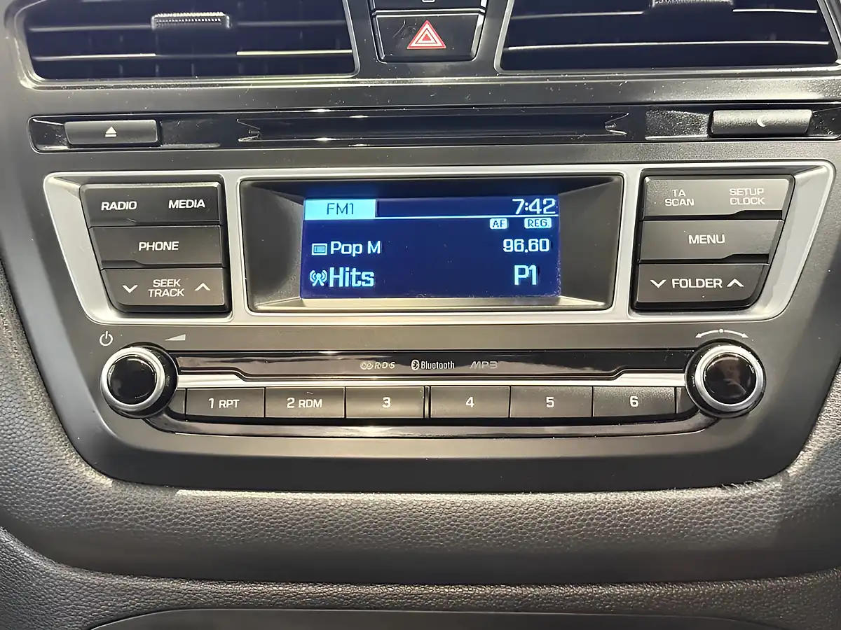Used 2015 Hyundai I20 Premium Se Orange - Interior and Exterior details 17