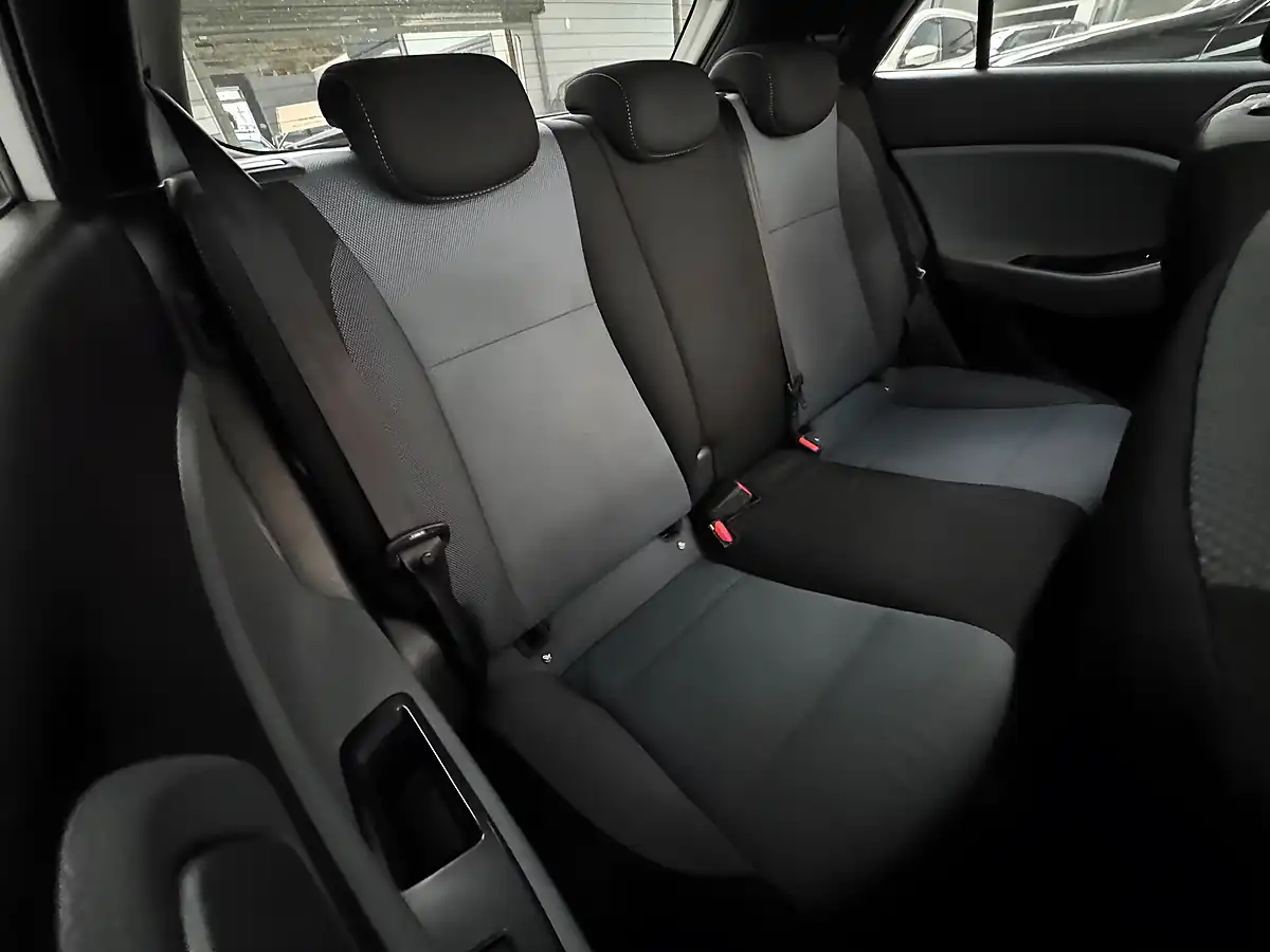 Used 2015 Hyundai I20 Premium Se Polar White - Interior and Exterior details 11