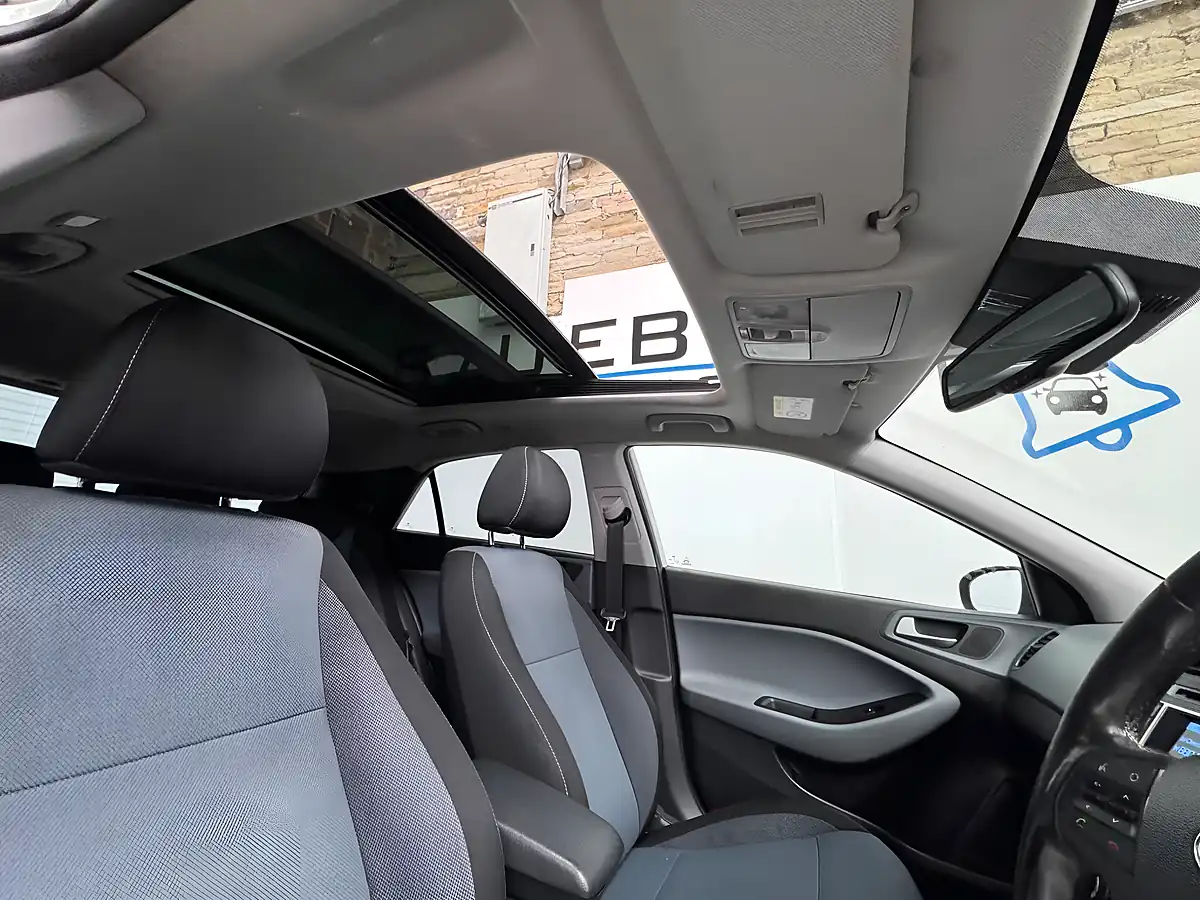 Used 2015 Hyundai I20 Premium Se Polar White - Interior and Exterior details 12
