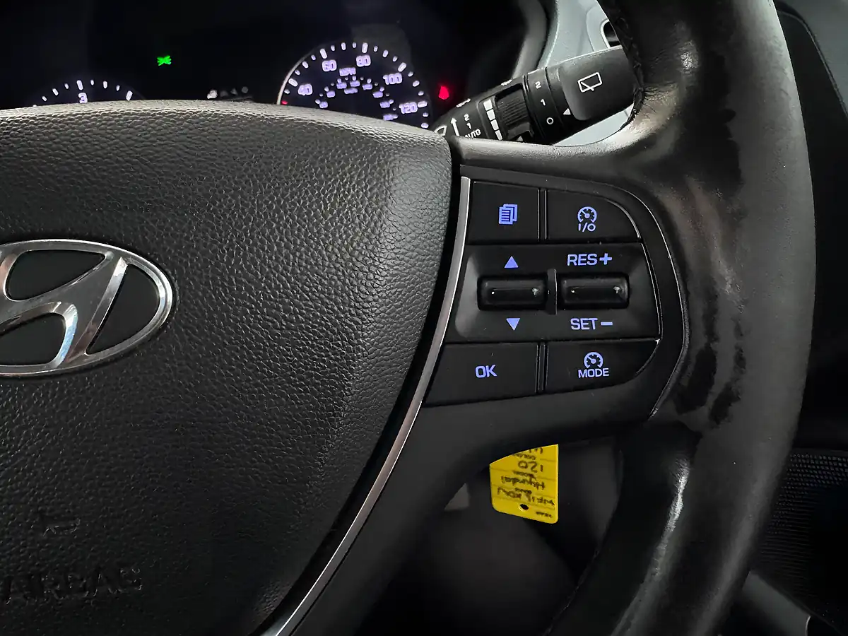 Used 2015 Hyundai I20 Premium Se Polar White - Interior and Exterior details 15