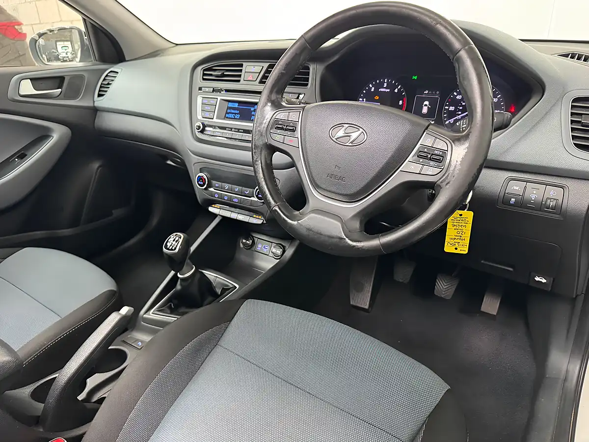 Used 2015 Hyundai I20 Premium Se Polar White - Interior and Exterior details 3