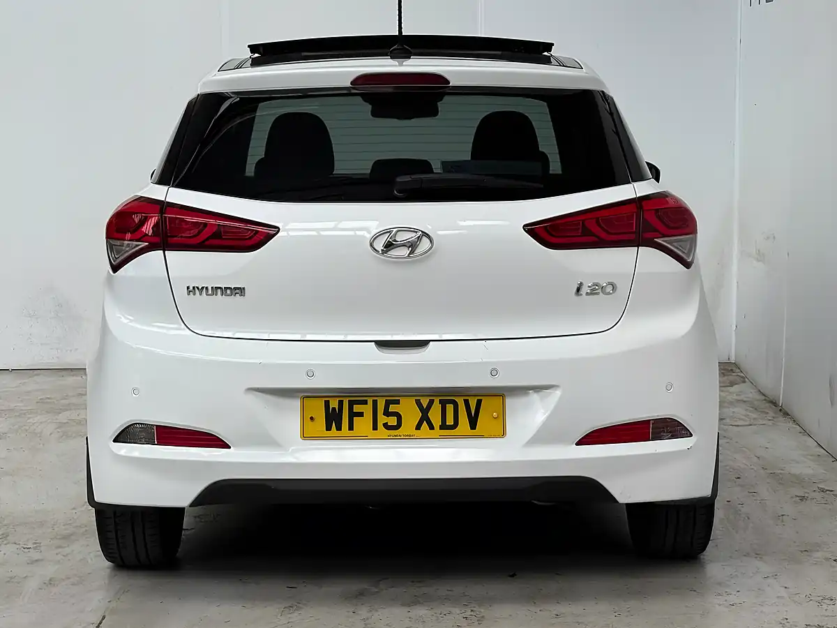 Used 2015 Hyundai I20 Premium Se Polar White - Interior and Exterior details 5