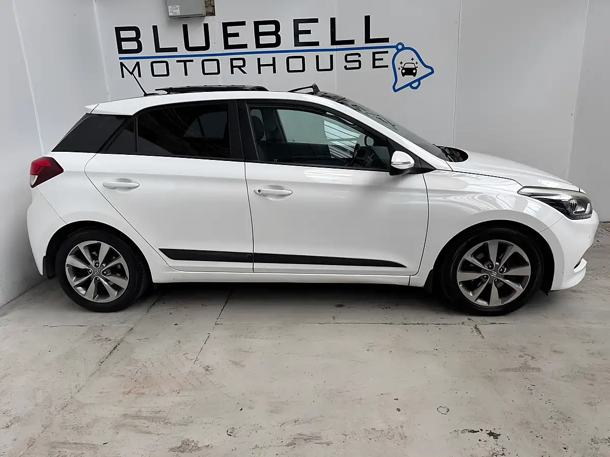 Used 2015 Hyundai I20 Premium Se Polar White - Interior and Exterior details 8
