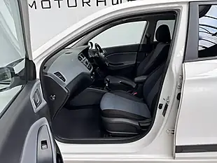 Used 2015 Hyundai I20 Premium Se Polar White - Interior and Exterior details 9