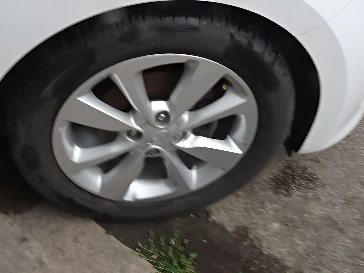 Used 2015 Hyundai I20 Premium Se White - Interior and Exterior details 10