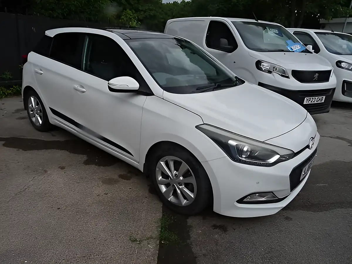 Used 2015 Hyundai I20 Premium Se White - Interior and Exterior details 16