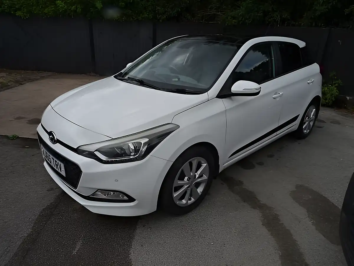 Used 2015 Hyundai I20 Premium Se White - Interior and Exterior details 18