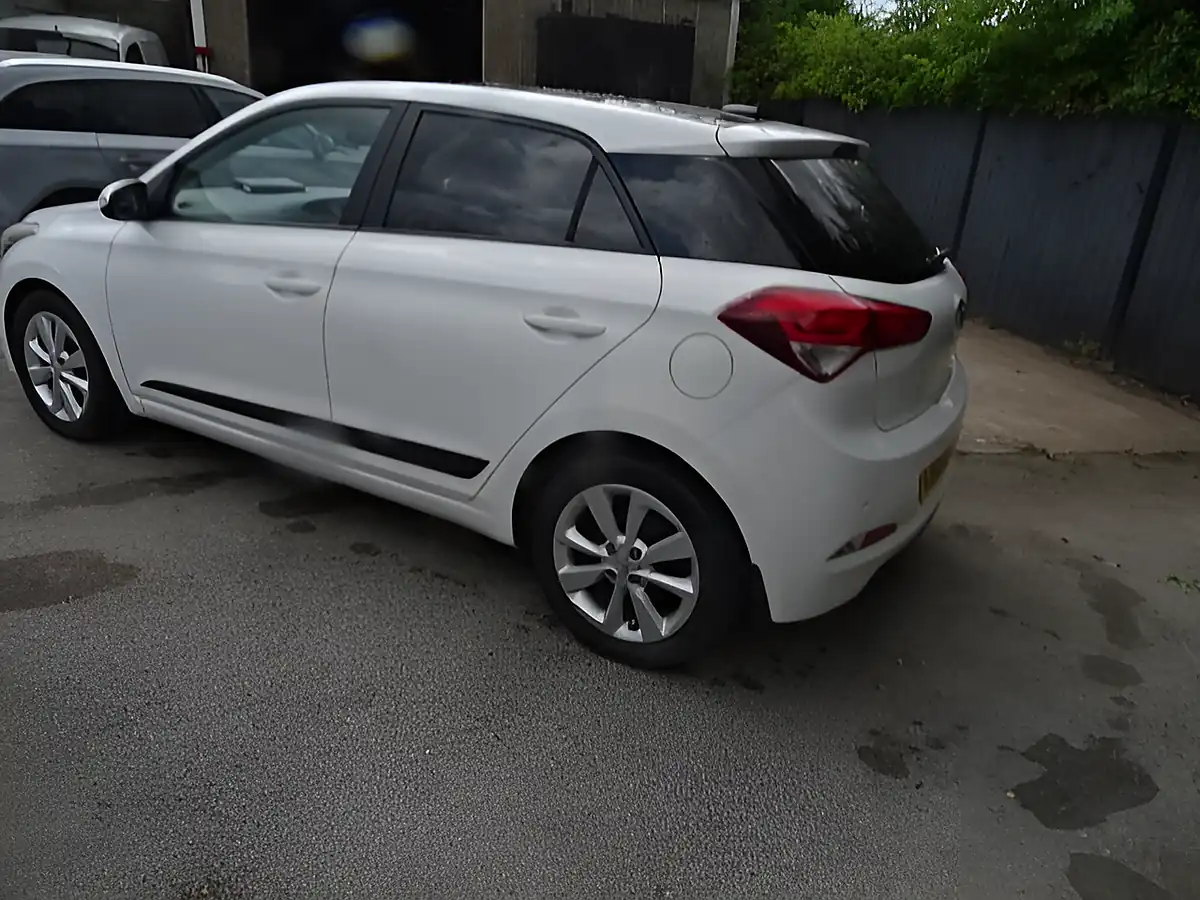Used 2015 Hyundai I20 Premium Se White - Interior and Exterior details 5