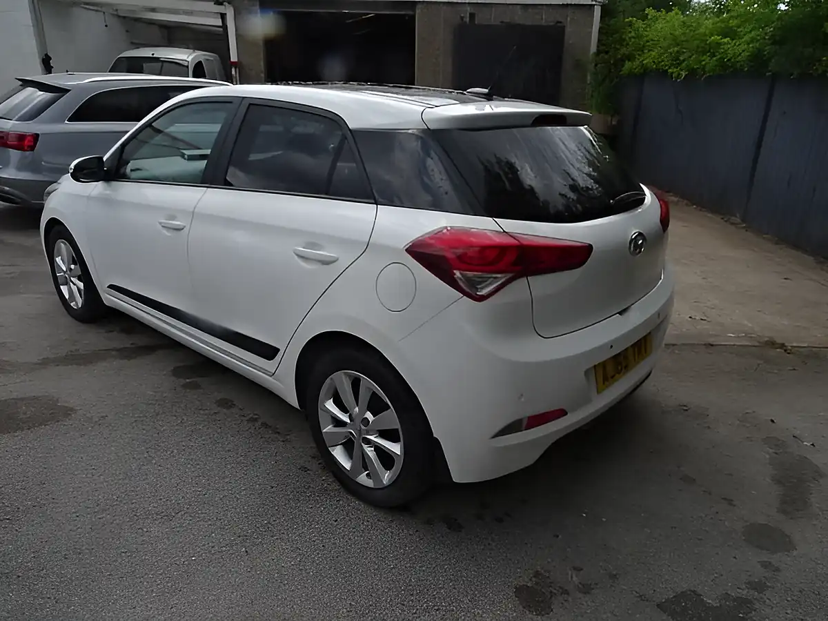 Used 2015 Hyundai I20 Premium Se White - Interior and Exterior details 6