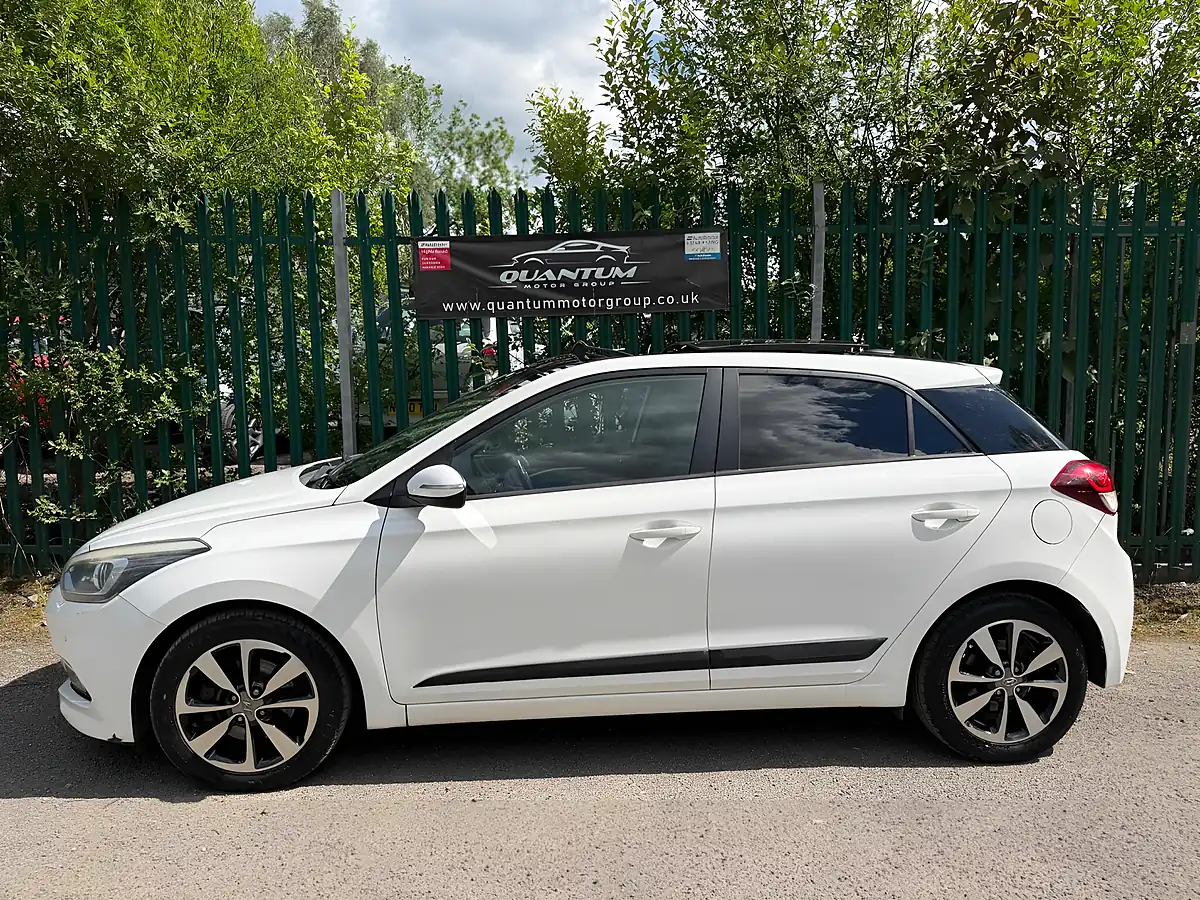 Used 2015 Hyundai I20 Premium Se White - Interior and Exterior details 12