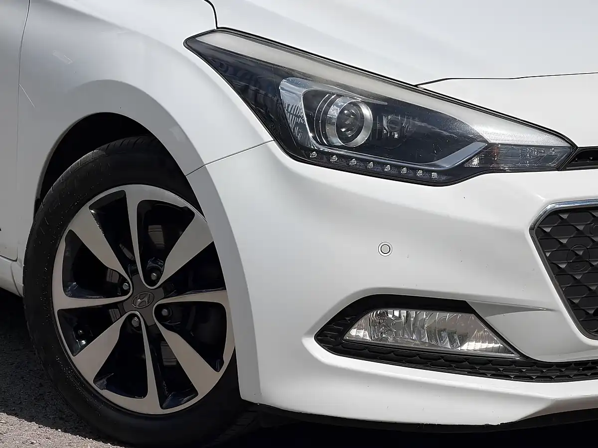 Used 2015 Hyundai I20 Premium Se White - Interior and Exterior details 3