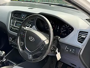 Used 2015 Hyundai I20 Premium Se White - Interior and Exterior details 4
