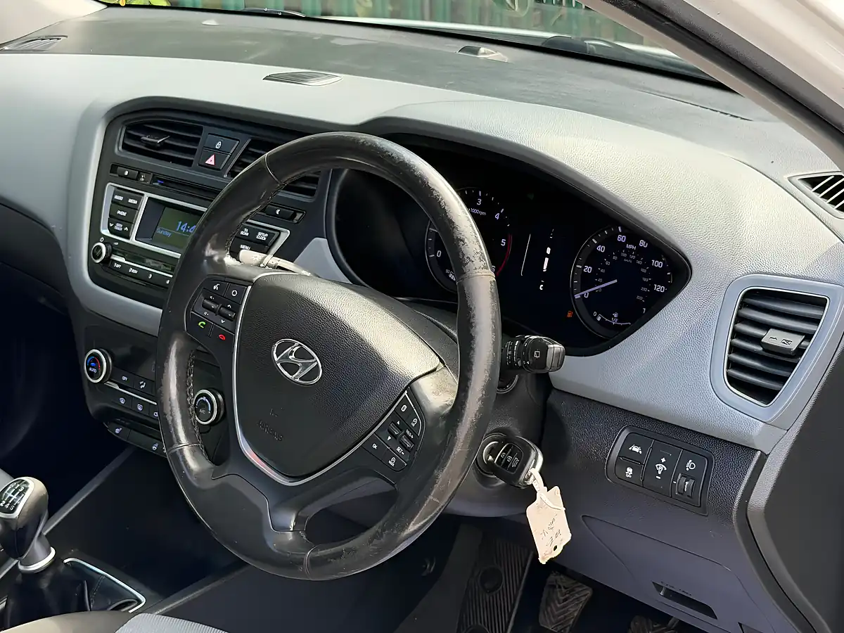 Used 2015 Hyundai I20 Premium Se White - Interior and Exterior details 4