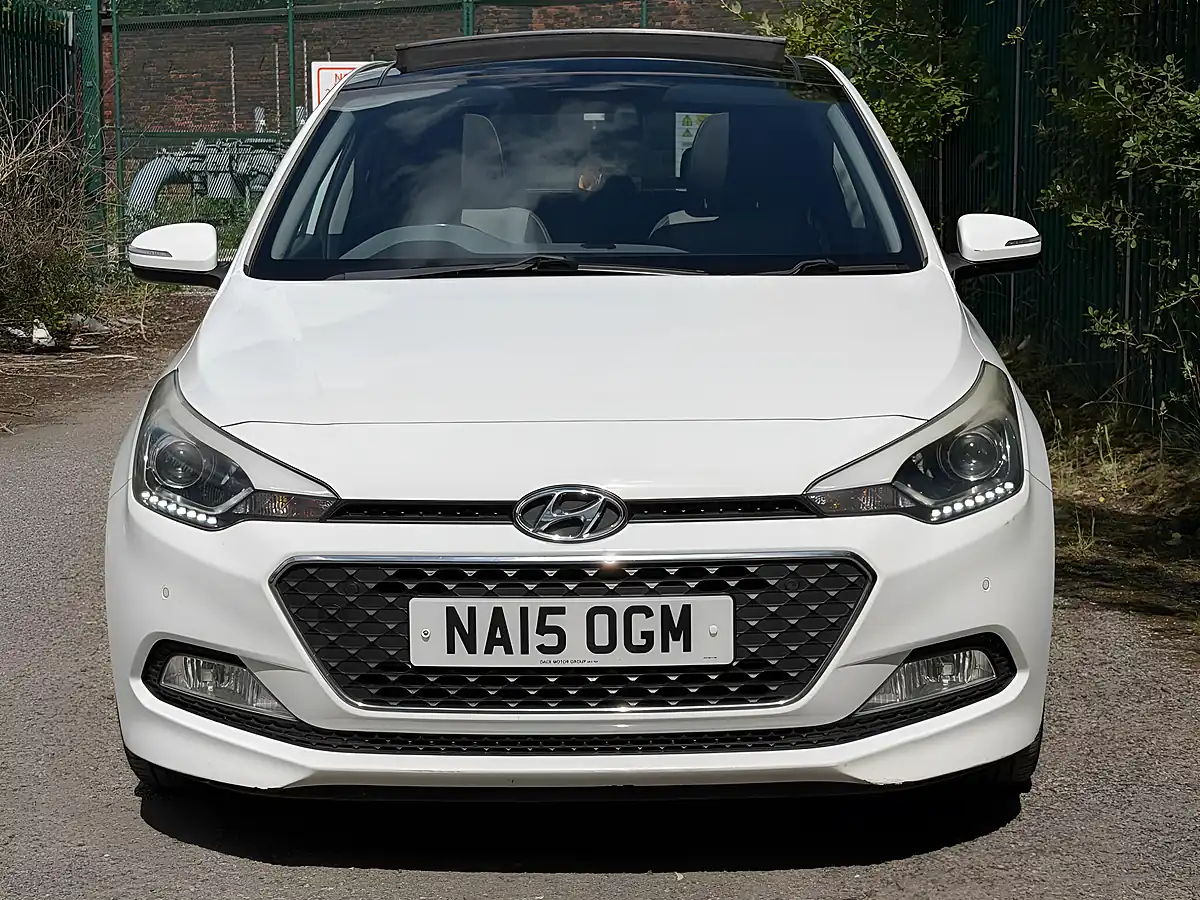 Used 2015 Hyundai I20 Premium Se White - Interior and Exterior details 7