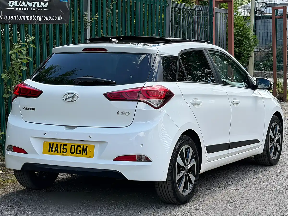 Used 2015 Hyundai I20 Premium Se White - Interior and Exterior details 9