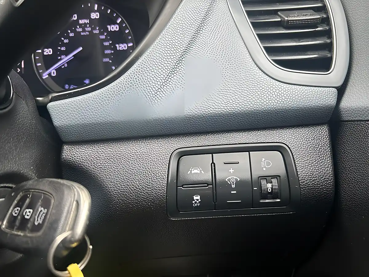 Used 2015 Hyundai I20 Premium Silver - Interior and Exterior details 15