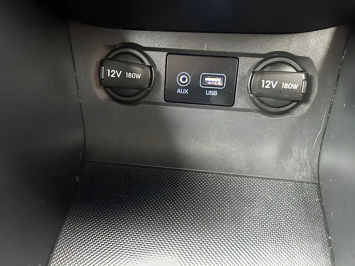 Used 2015 Hyundai I20 Premium Silver - Interior and Exterior details 17