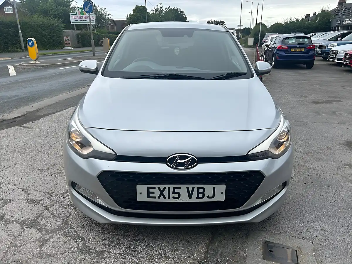 Used 2015 Hyundai I20 Premium Silver - Interior and Exterior details 18