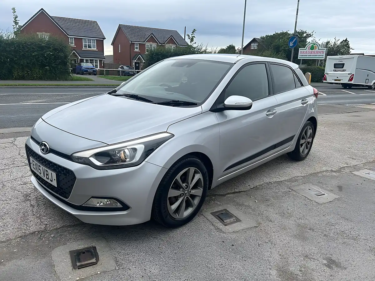 Used 2015 Hyundai I20 Premium Silver - Interior and Exterior details 20