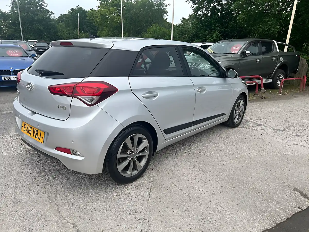 Used 2015 Hyundai I20 Premium Silver - Interior and Exterior details 3