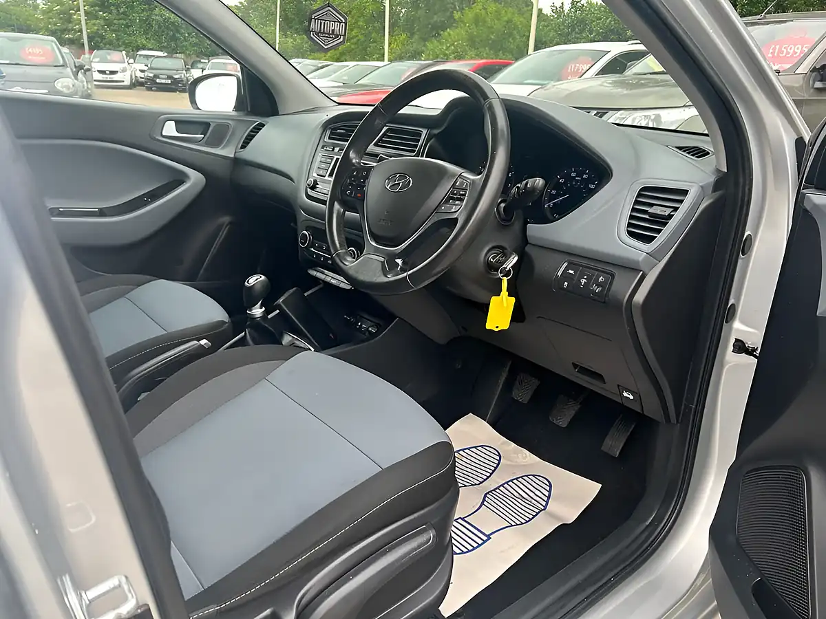 Used 2015 Hyundai I20 Premium Silver - Interior and Exterior details 4