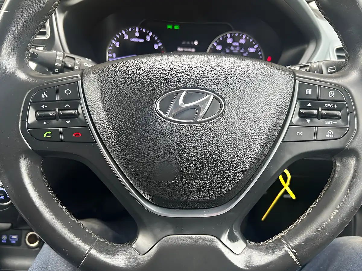 Used 2015 Hyundai I20 Premium Silver - Interior and Exterior details 8