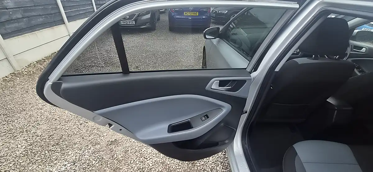 Used 2015 Hyundai I20 Premium Silver - Interior and Exterior details 16