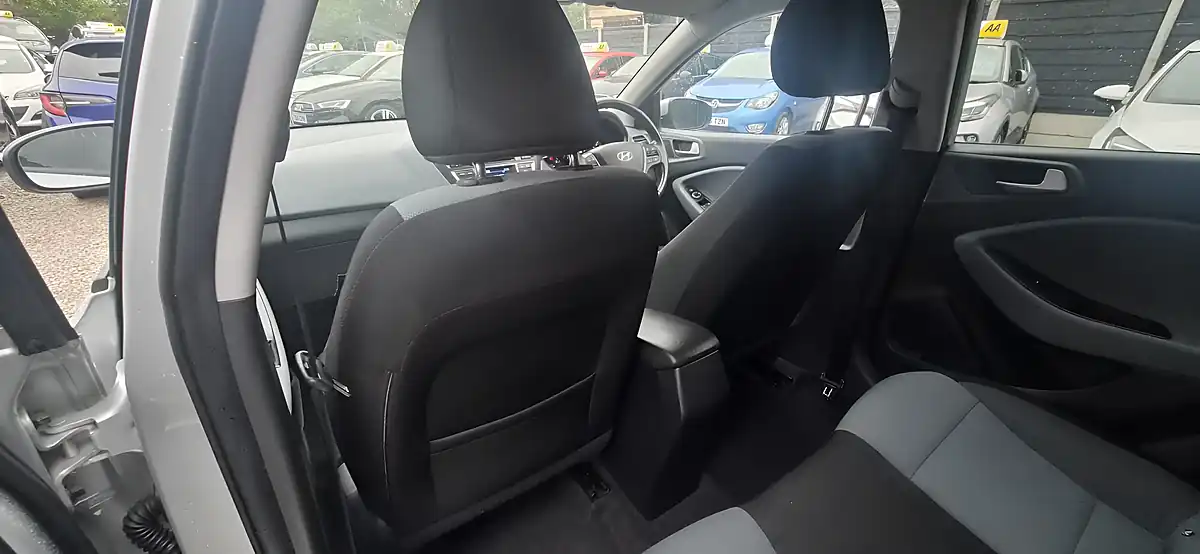 Used 2015 Hyundai I20 Premium Silver - Interior and Exterior details 17