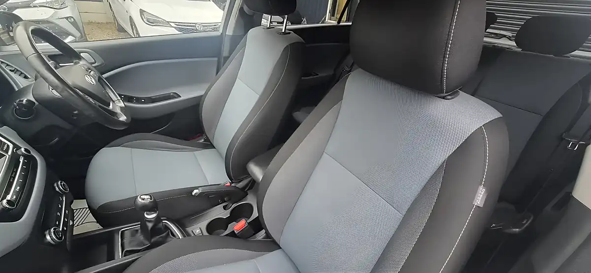 Used 2015 Hyundai I20 Premium Silver - Interior and Exterior details 18