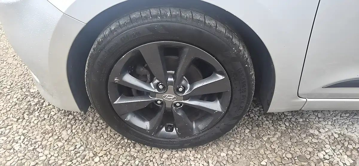 Used 2015 Hyundai I20 Premium Silver - Interior and Exterior details 20