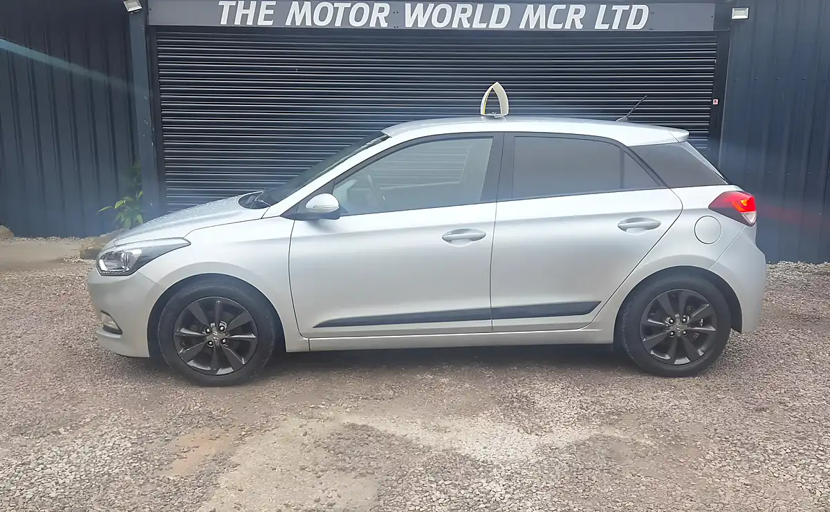 Used 2015 Hyundai I20 Premium Silver - Interior and Exterior details 7
