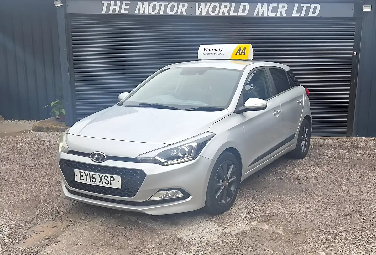 Used 2015 Hyundai I20 Premium Silver - Interior and Exterior details 8