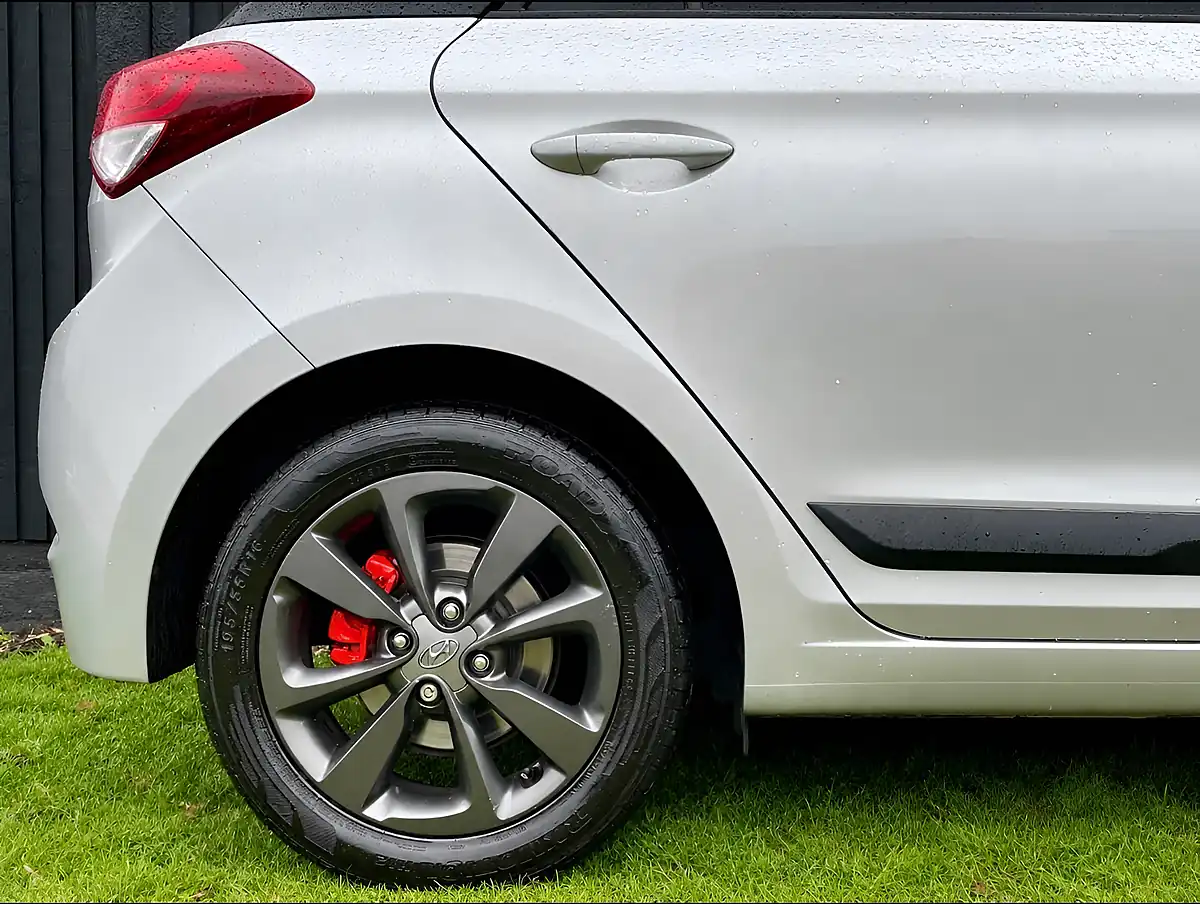 Used 2015 Hyundai i20 Premium Sleek Silver - Interior and Exterior details 10