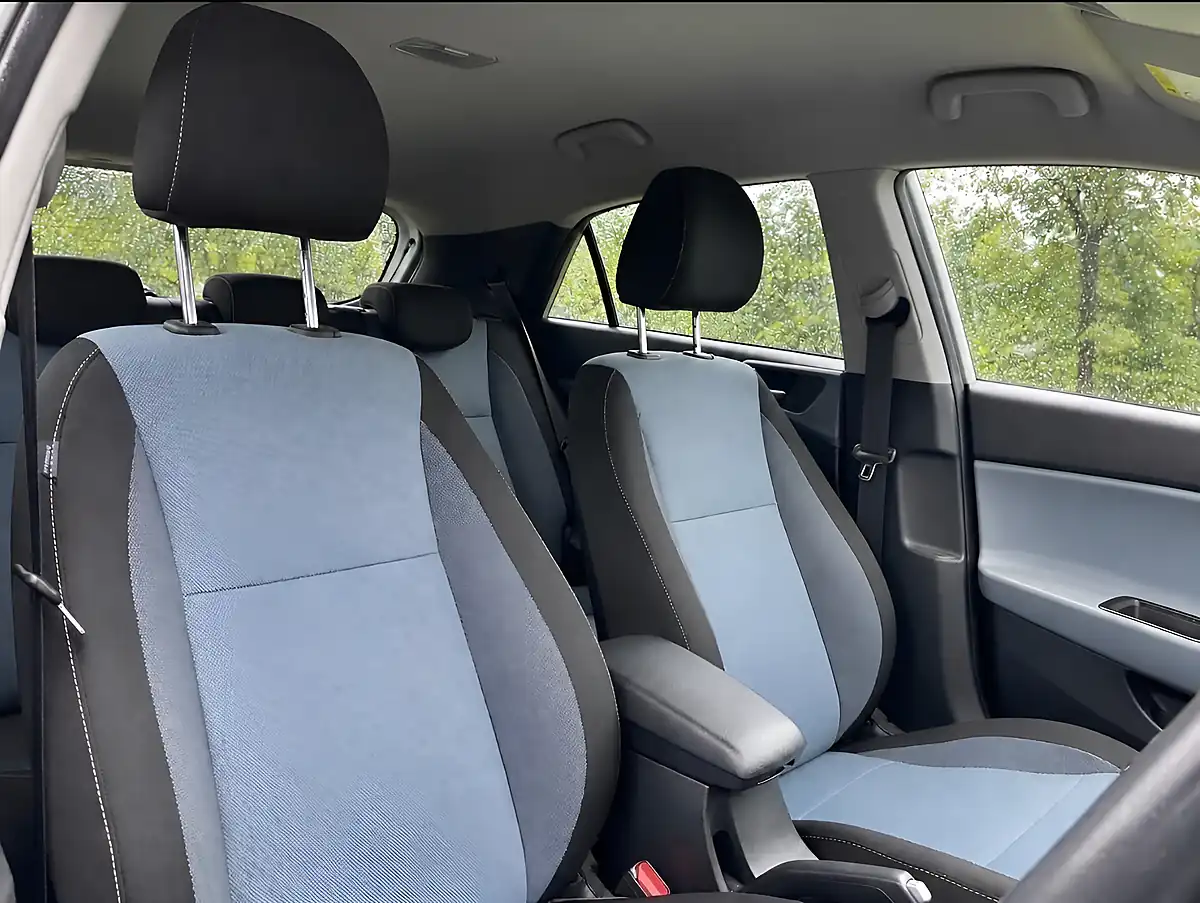 Used 2015 Hyundai i20 Premium Sleek Silver - Interior and Exterior details 14
