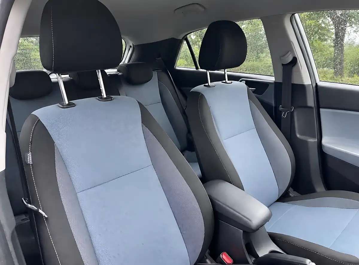 Used 2015 Hyundai i20 Premium Sleek Silver - Interior and Exterior details 15