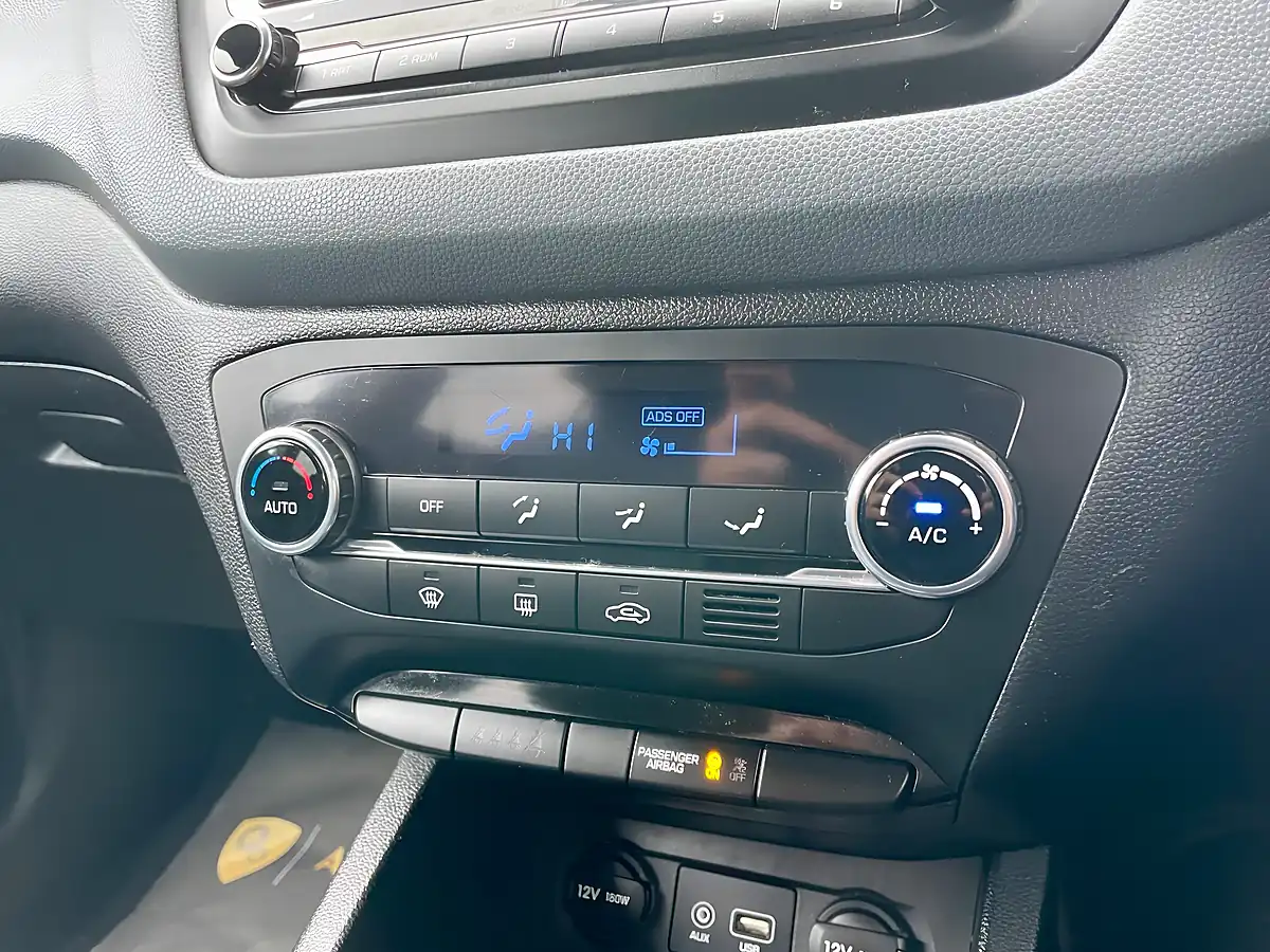 Used 2015 Hyundai i20 Premium Sleek Silver - Interior and Exterior details 19